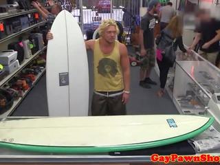 Sixpack surfer pawns før cockriding i mmm